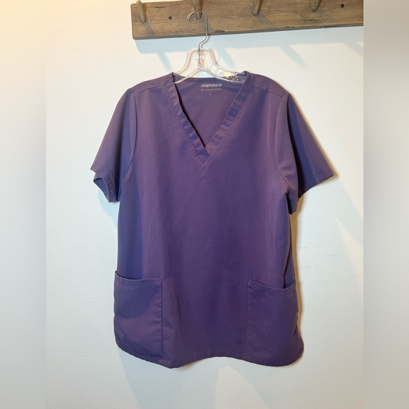 Mandala 6 pocket Scrub Top size L - Picture 1 of 3